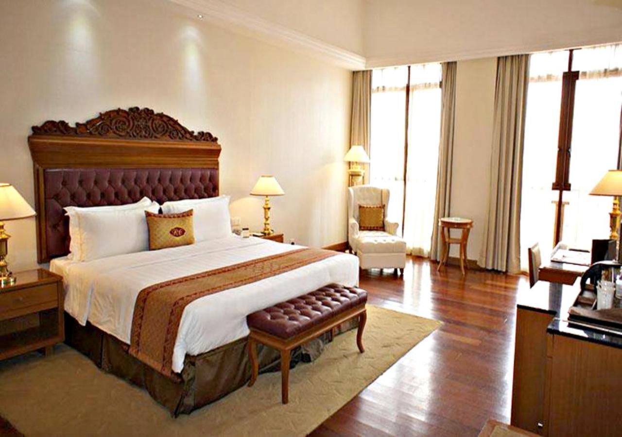 מלון Royale Chulan קואלה לומפור מראה חיצוני תמונה A room at the hotel