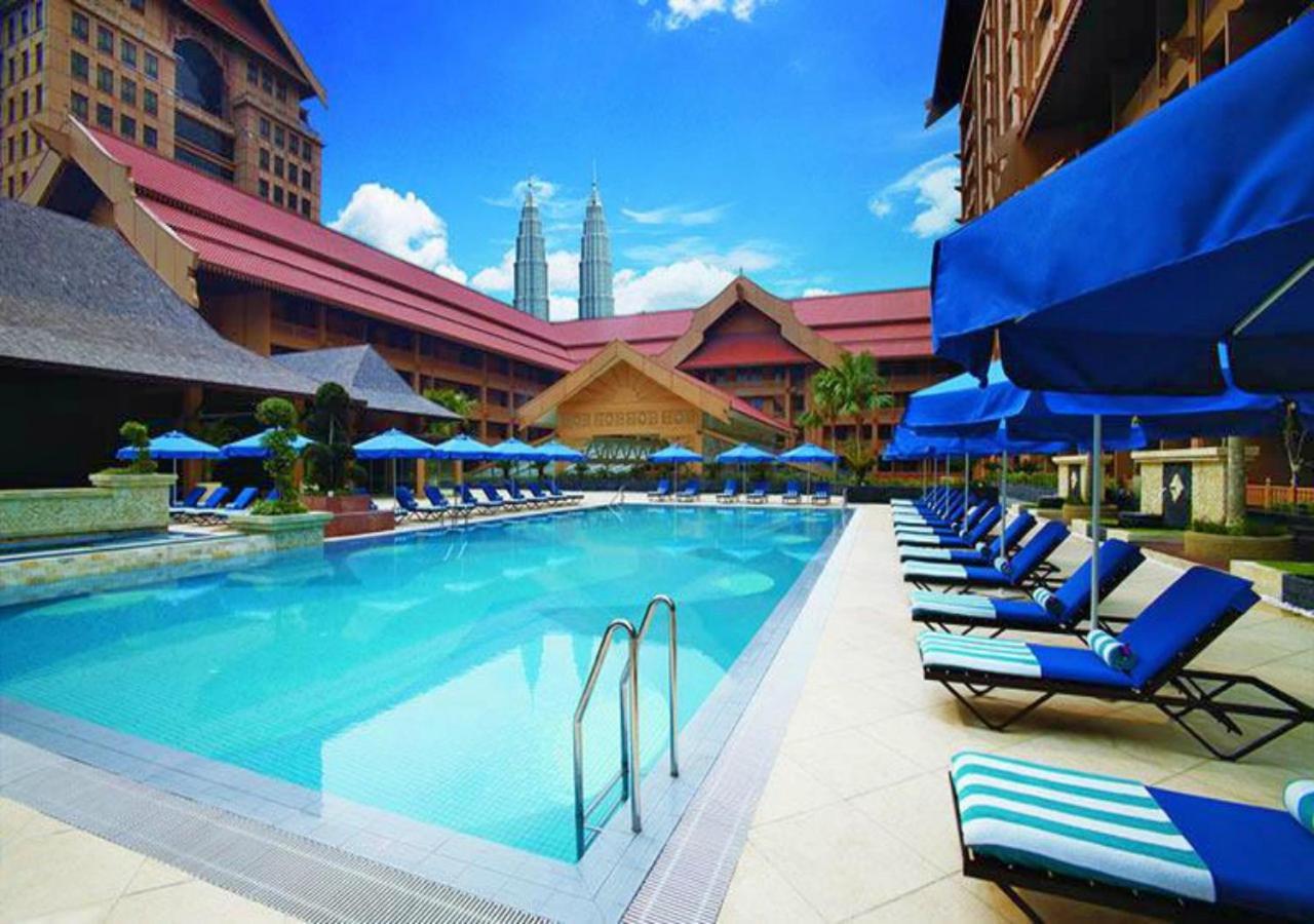 מלון Royale Chulan קואלה לומפור מראה חיצוני תמונה The swimming pool at Shangri-La Kuala Lumpur