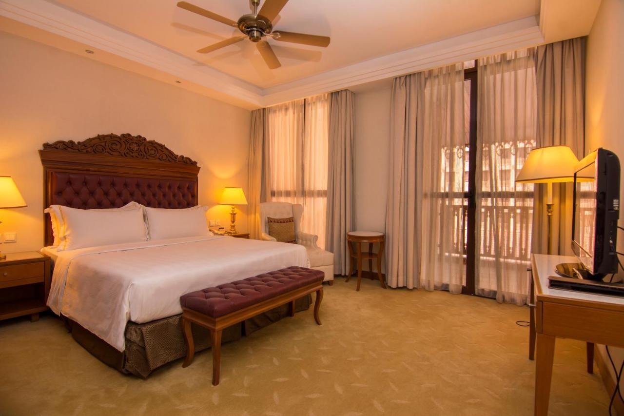 מלון Royale Chulan קואלה לומפור מראה חיצוני תמונה A room at the hotel